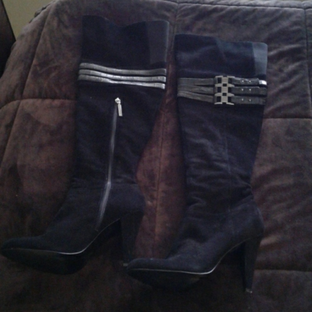 Boot - Picture 2 of 2